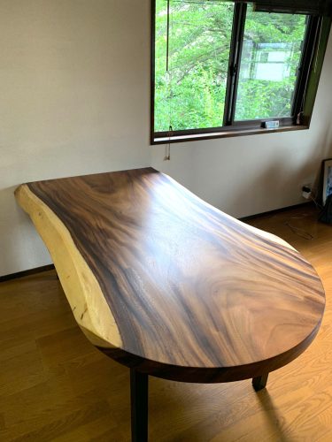 モンキーポッド　テーブル　ガラス塗装