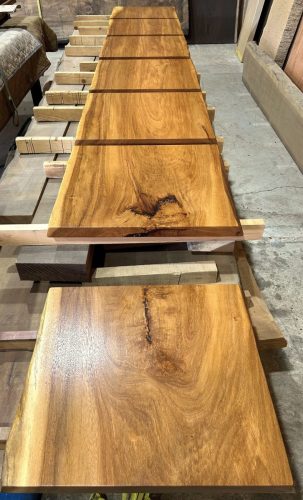 ドゥシエ　テーブル天板　オイル塗装中