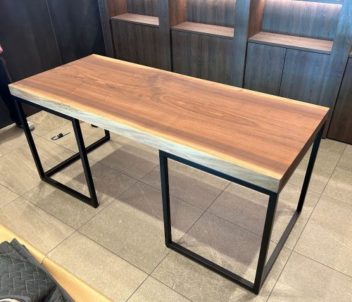 ウォルナット テーブル　ウレタン塗装