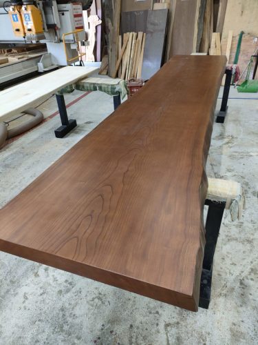 ケヤキカウンタ／着色ウレタン塗装