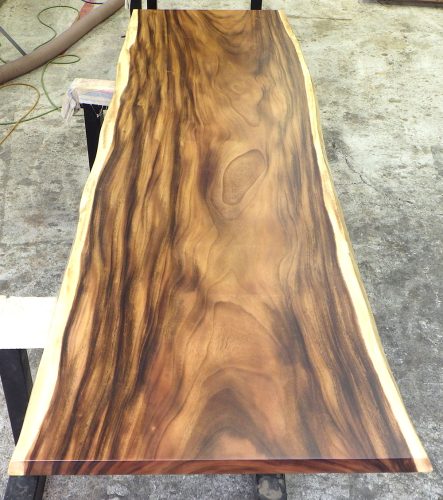 モンキーポッドテーブル　ウレタン塗装2